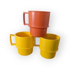 Vintage Tupperware plastic Mugs Tea Cups #1312 lot of 3 - 2 Yellow+ 1  Orange